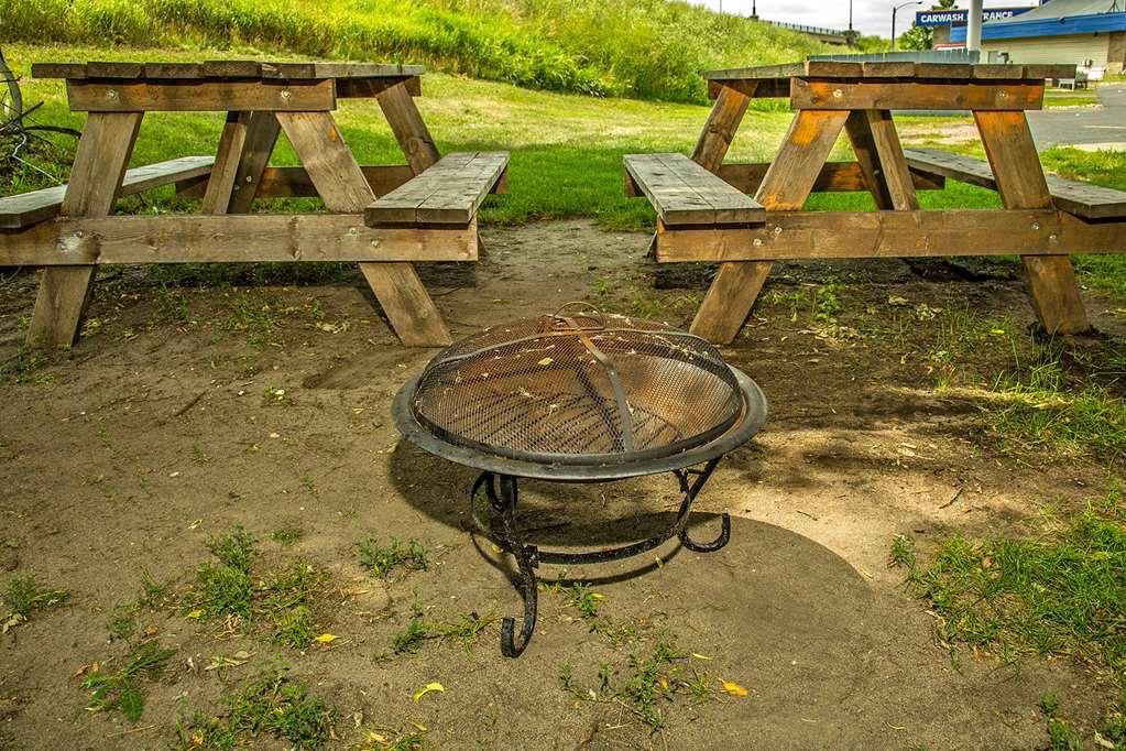 Americas Best Value Inn & Suites Detroit Lakes Facilidades foto