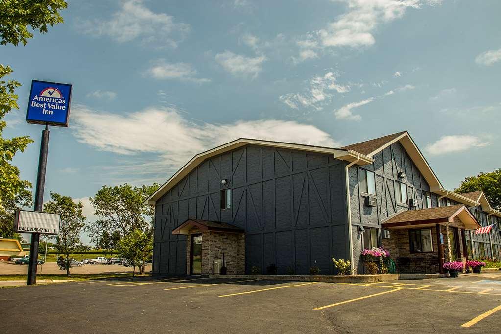 Americas Best Value Inn & Suites Detroit Lakes Exterior foto