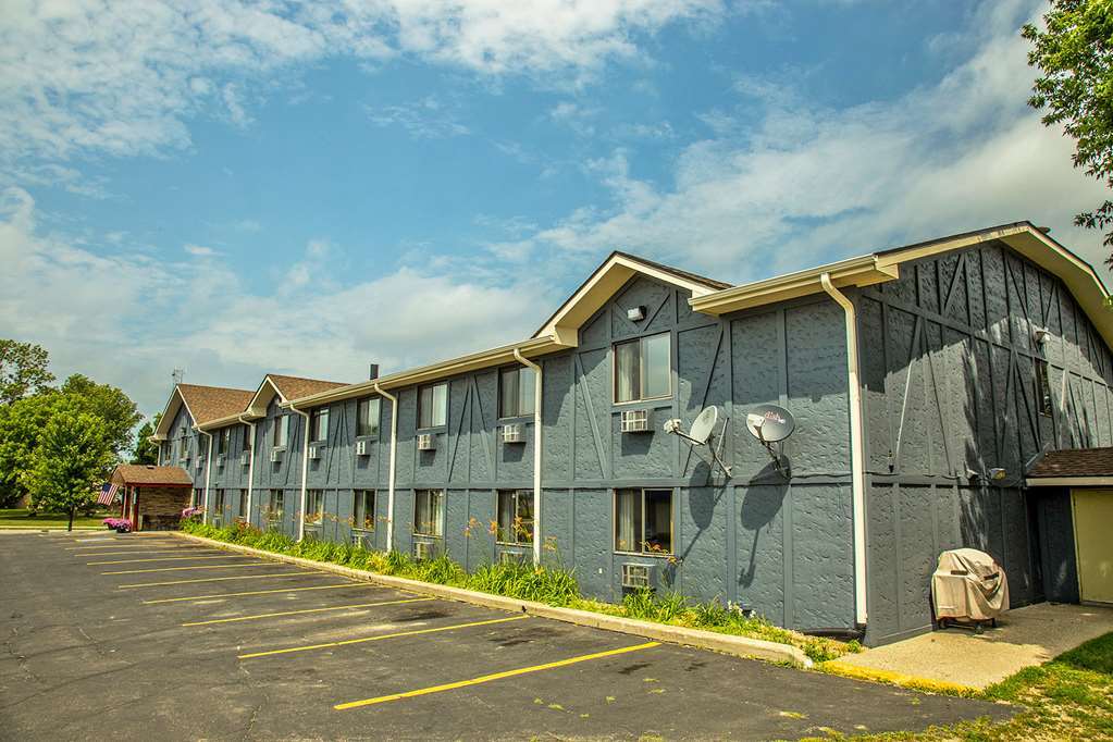 Americas Best Value Inn & Suites Detroit Lakes Exterior foto