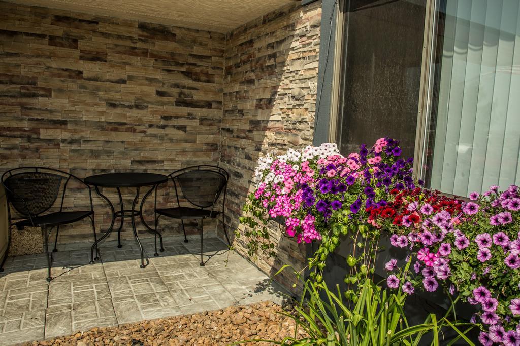 Americas Best Value Inn & Suites Detroit Lakes Exterior foto