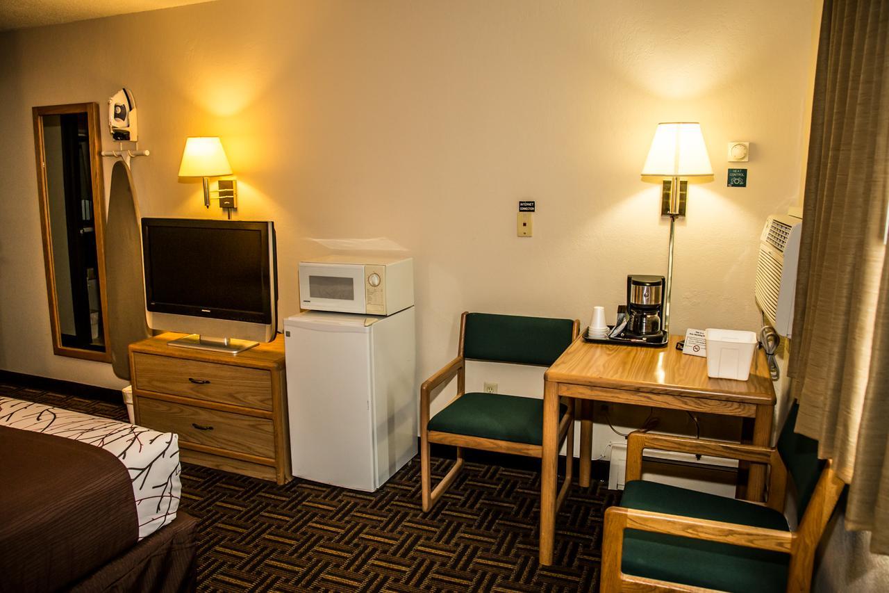 Americas Best Value Inn & Suites Detroit Lakes Exterior foto