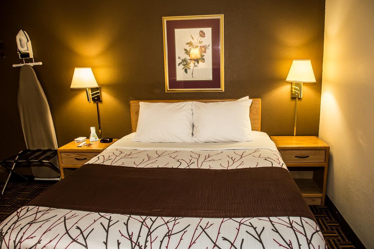 Americas Best Value Inn & Suites Detroit Lakes Exterior foto