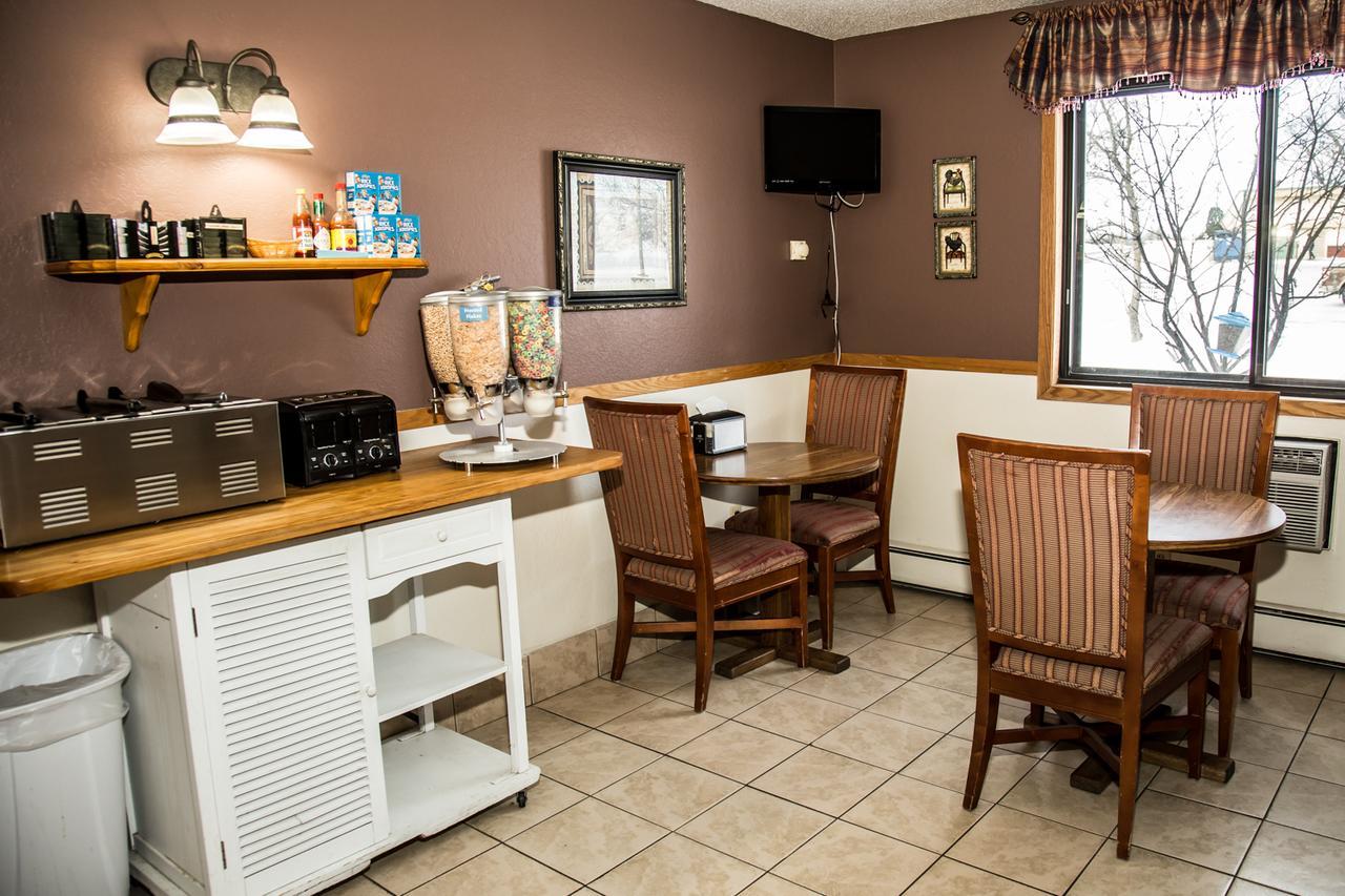 Americas Best Value Inn & Suites Detroit Lakes Exterior foto