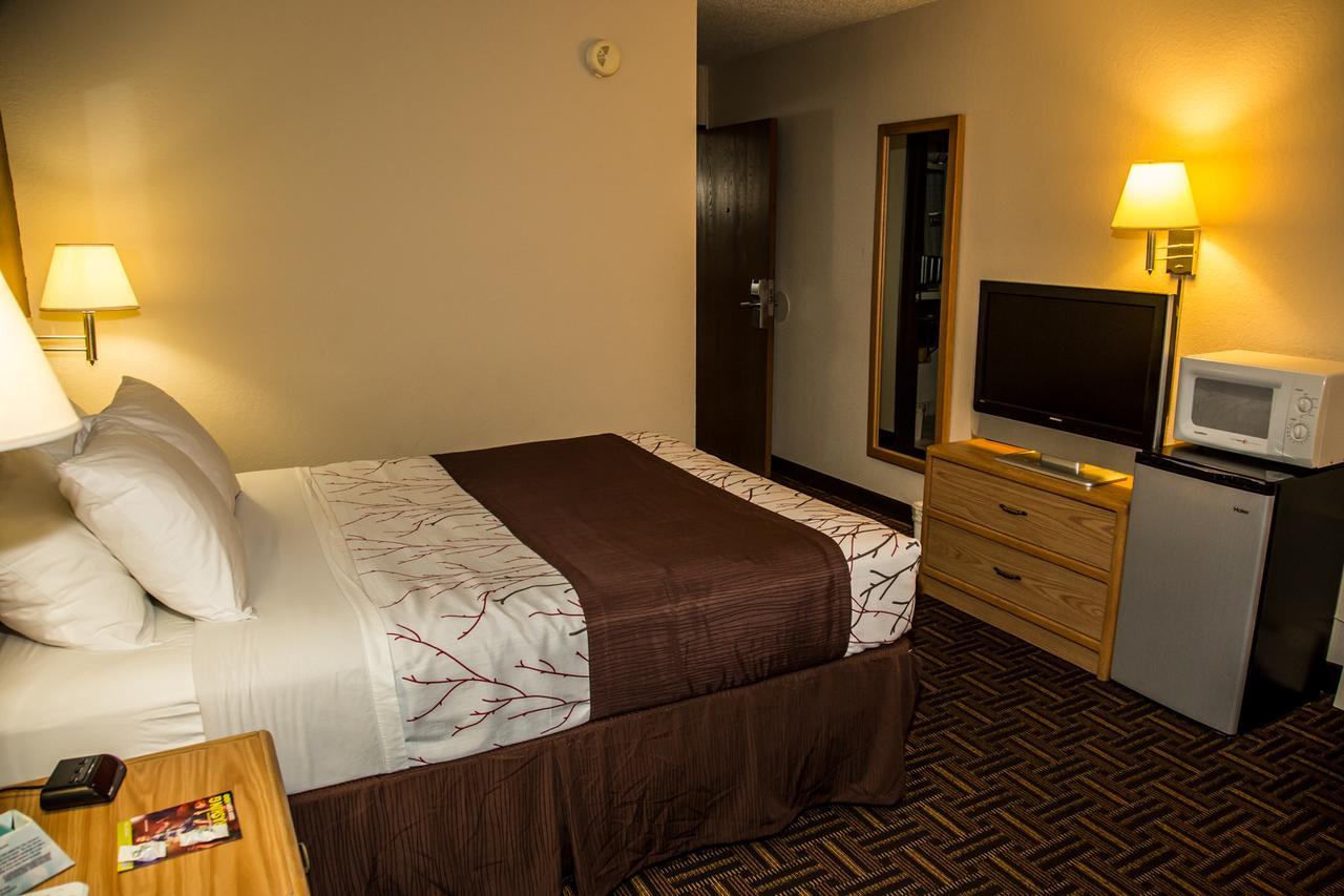Americas Best Value Inn & Suites Detroit Lakes Exterior foto
