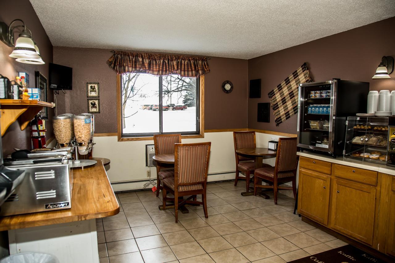 Americas Best Value Inn & Suites Detroit Lakes Exterior foto