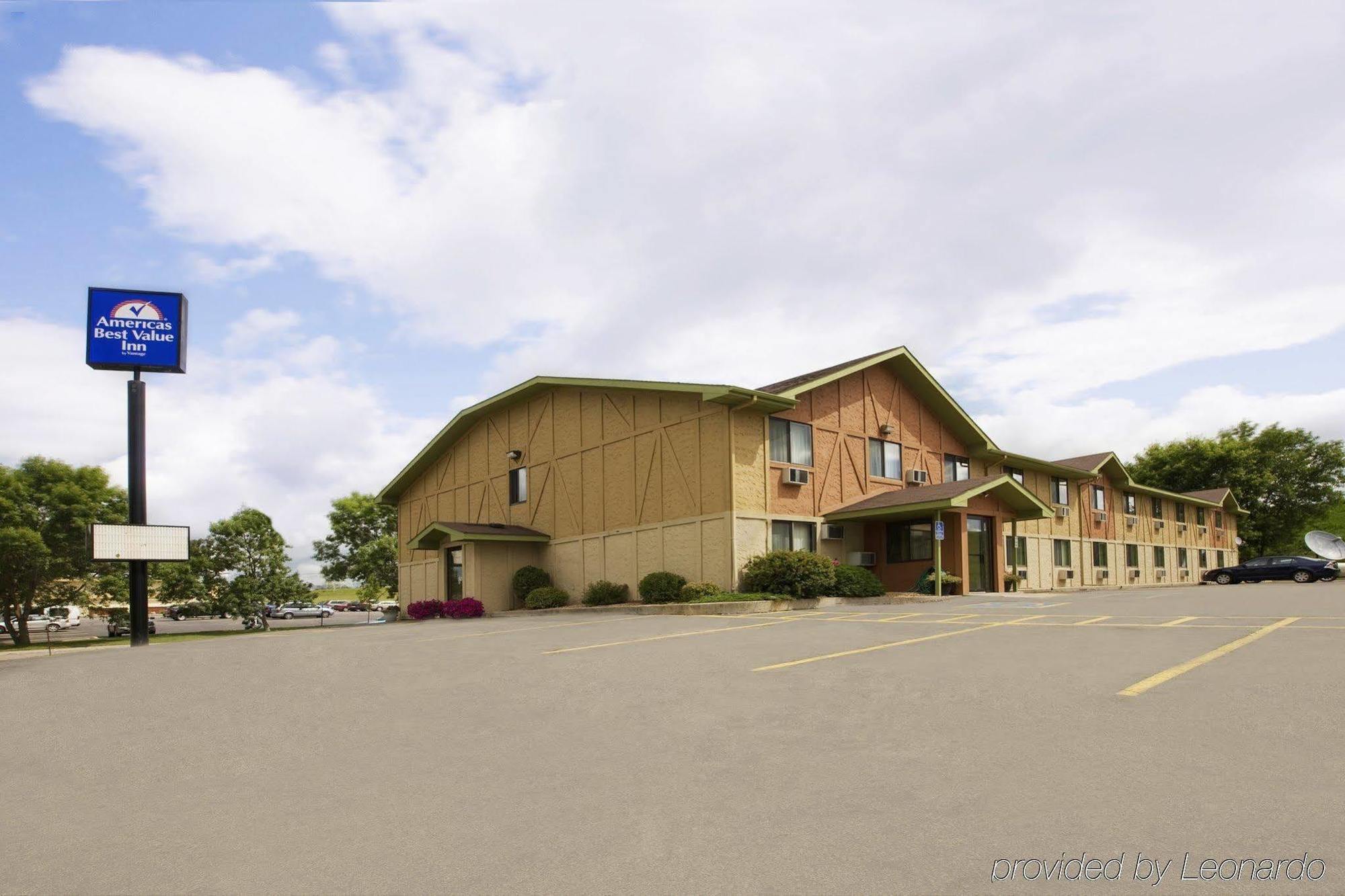 Americas Best Value Inn & Suites Detroit Lakes Exterior foto