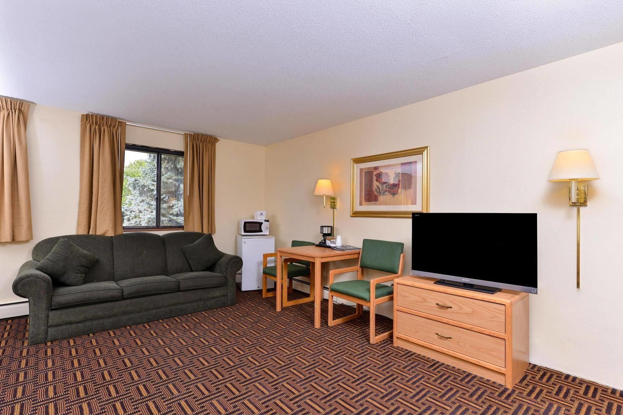 Americas Best Value Inn & Suites Detroit Lakes Exterior foto